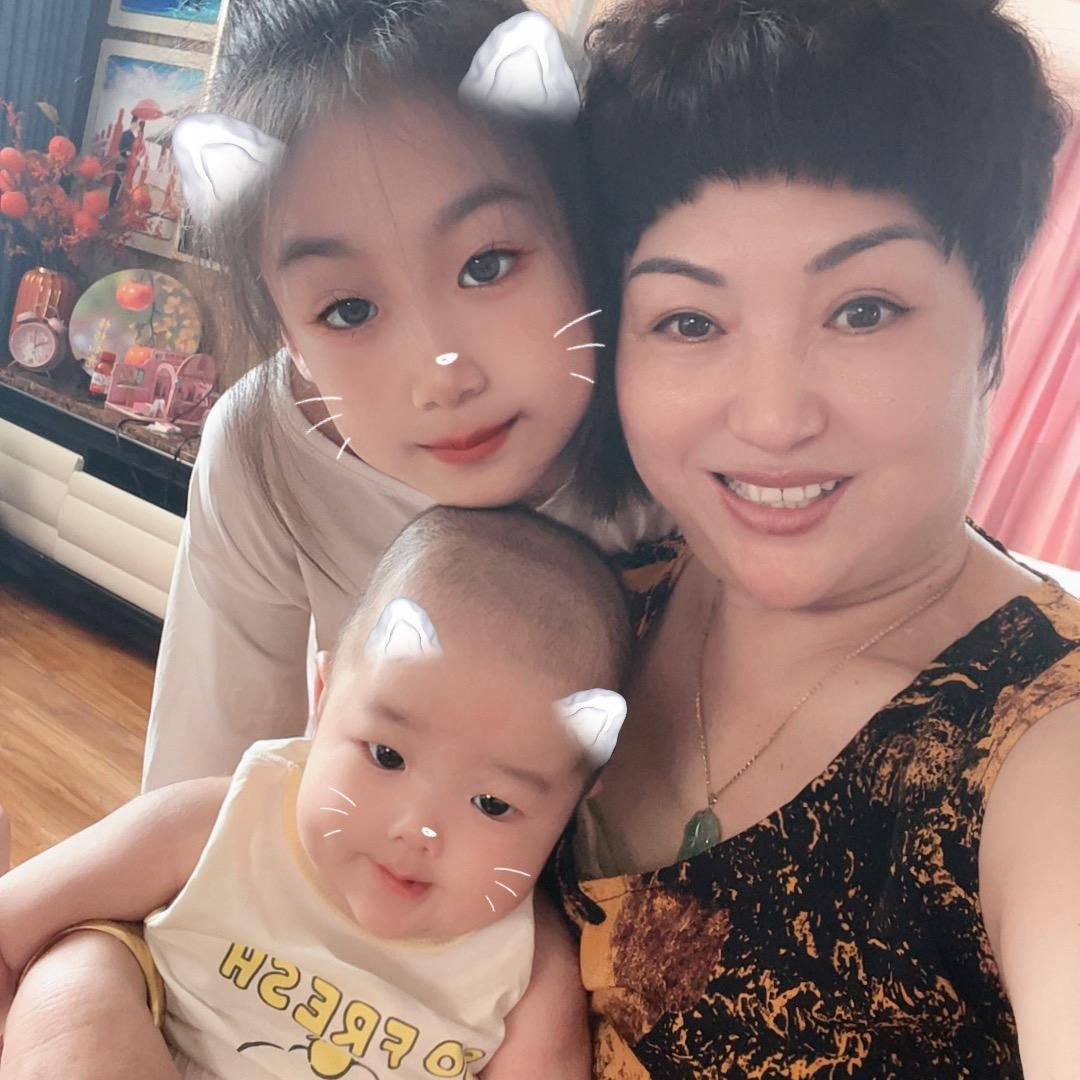 两个宝贝的奶奶，六六