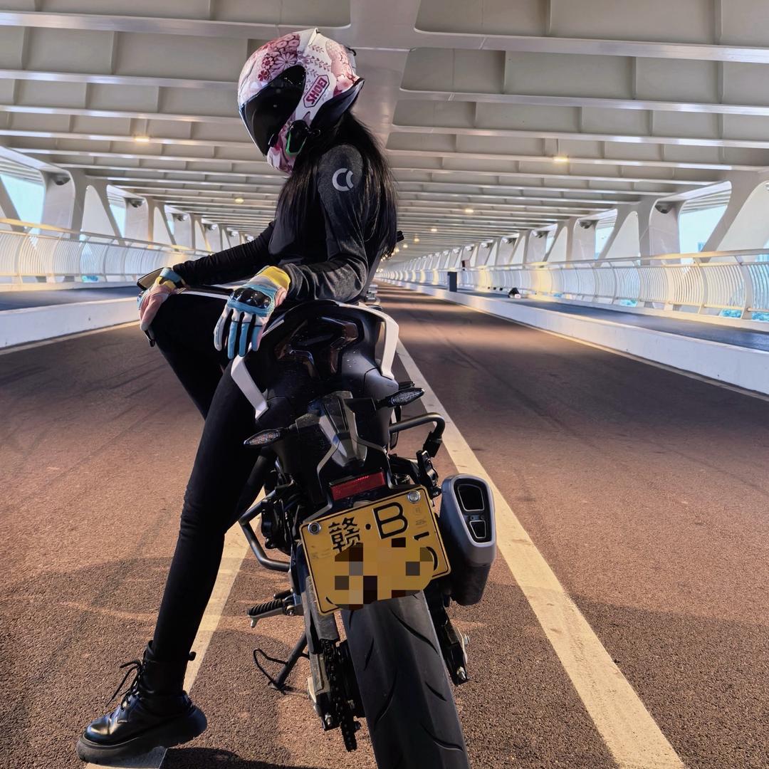 小野猫喵喵🏍️（冲一千粉）