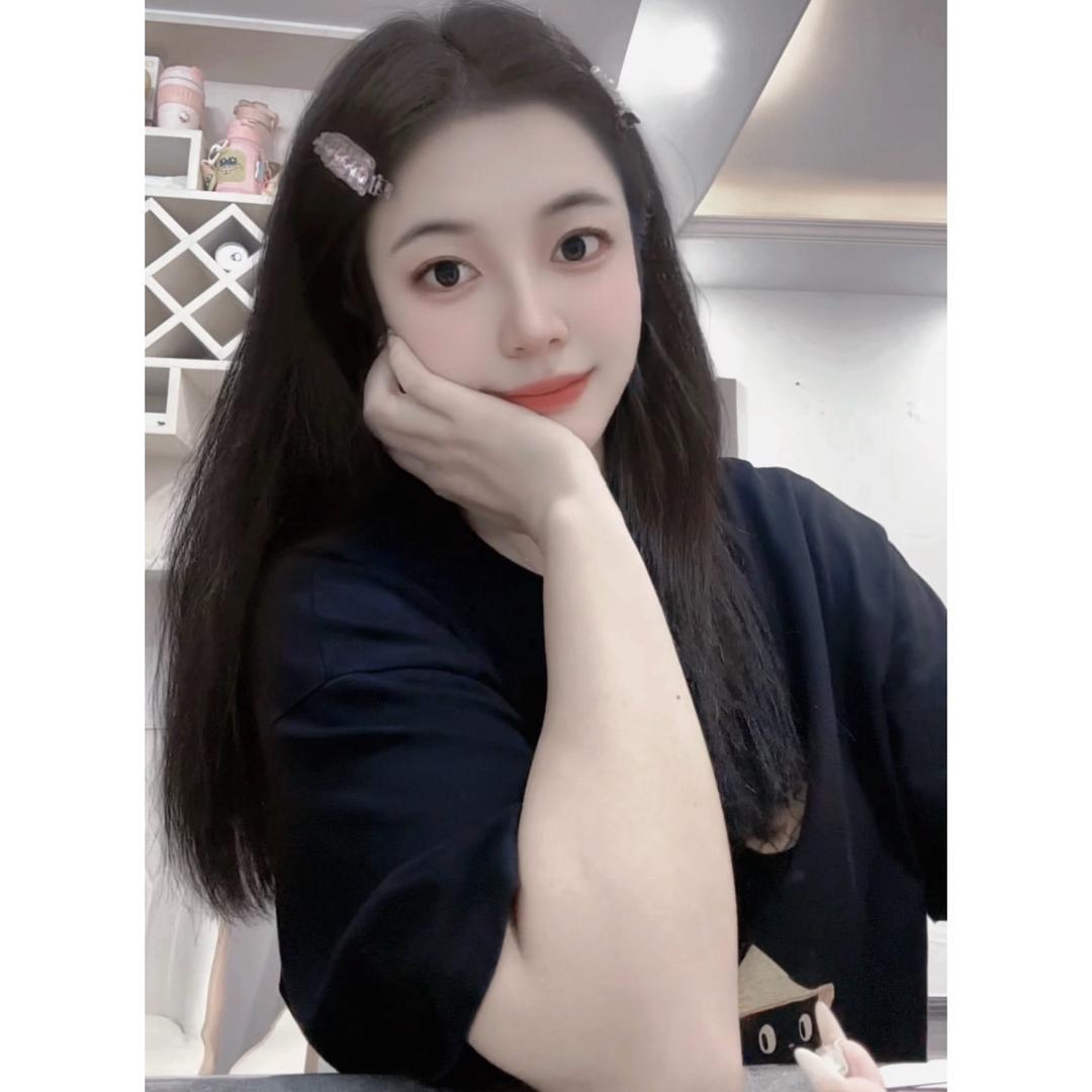 小啊琪   🖤