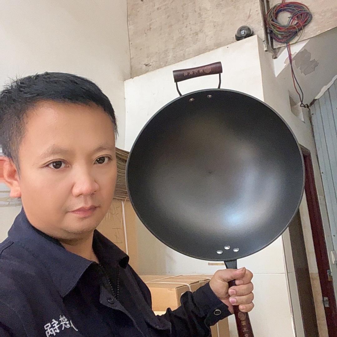 川哥在南宁推广陆川生铁锅