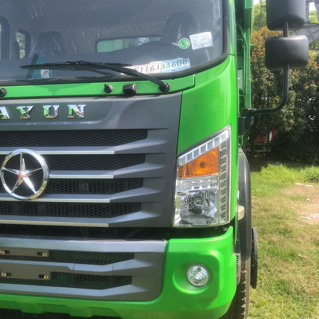 荣晶　（湖北荆州）