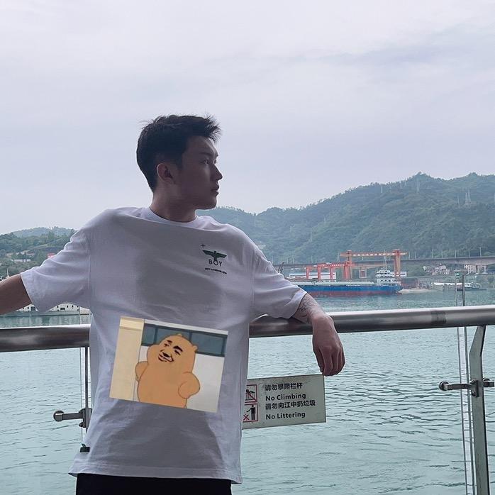 嗯哼