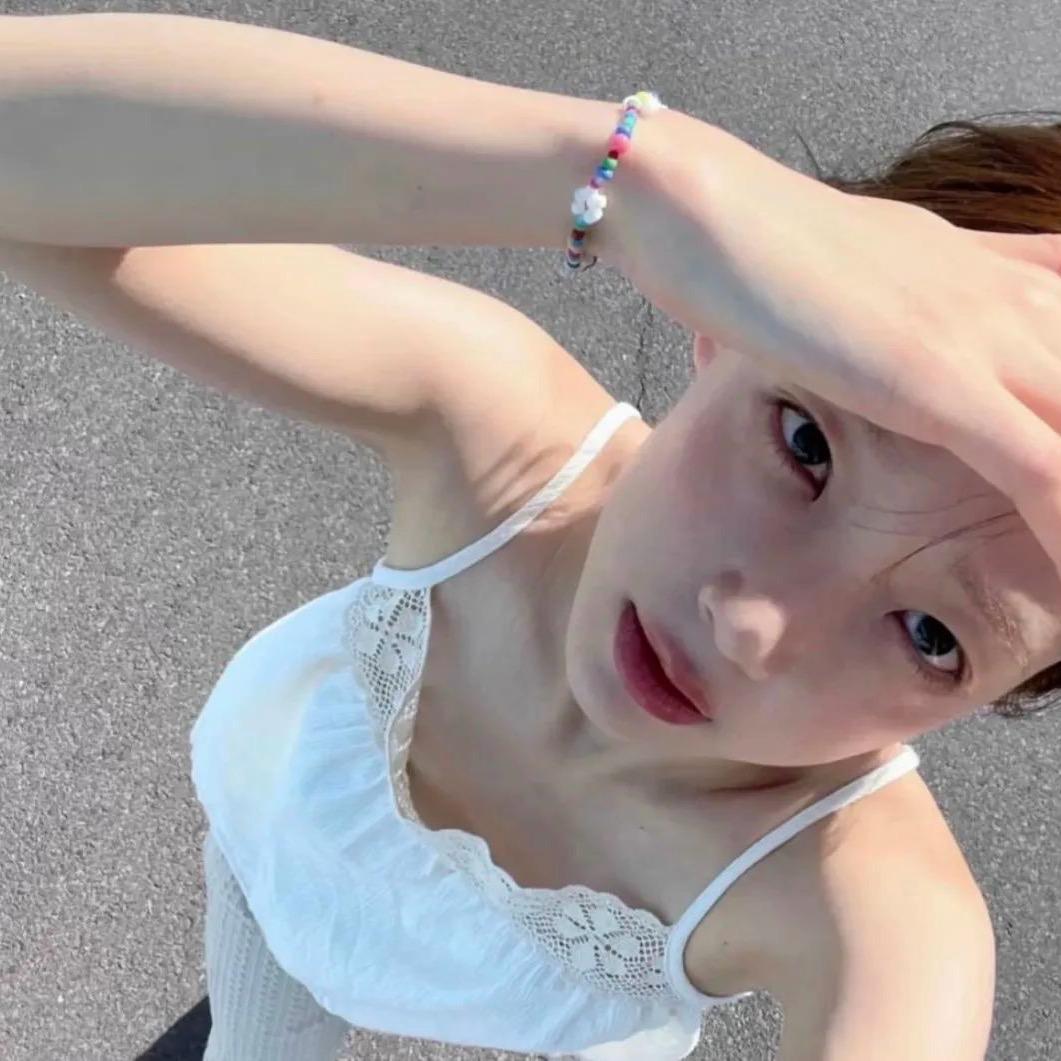 你又脸红了.