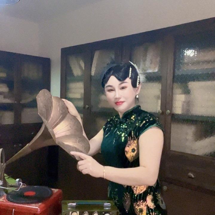 谷饶启德实验幼儿园陈园长/p