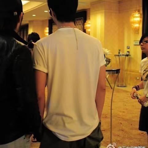 月牙儿圆圆水瓶