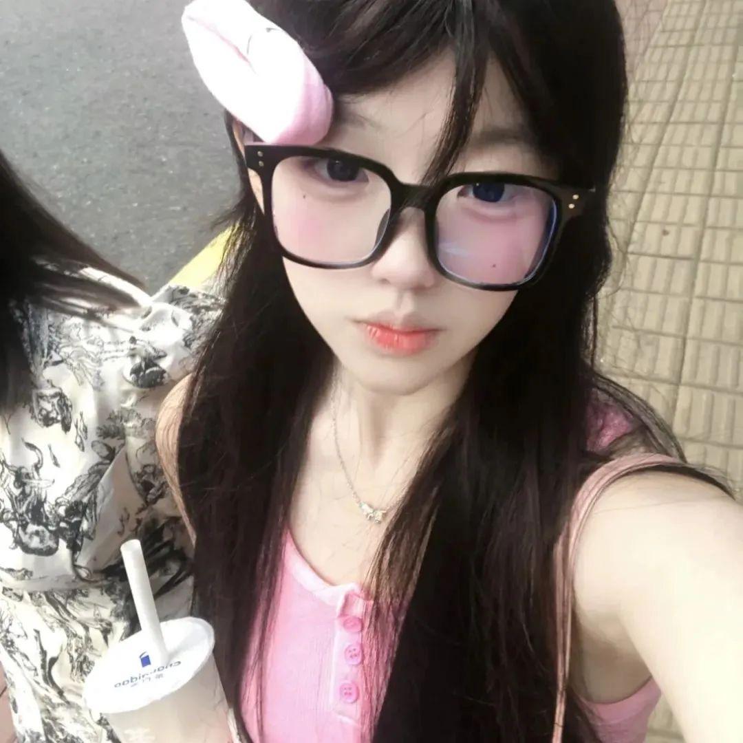女二.