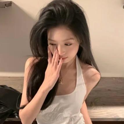 彤.