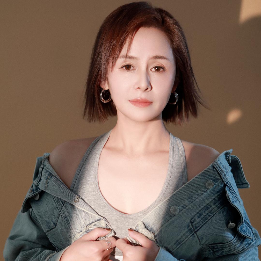 辰辰瑜伽(教慢起手倒立，横叉，竖叉)