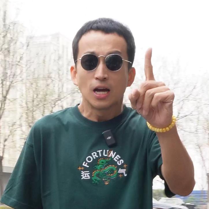 李较瘦玩车