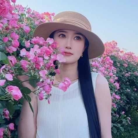FlrGrv李灯灯（三宅高定褶衣）