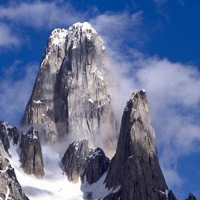 《山高人为峰》