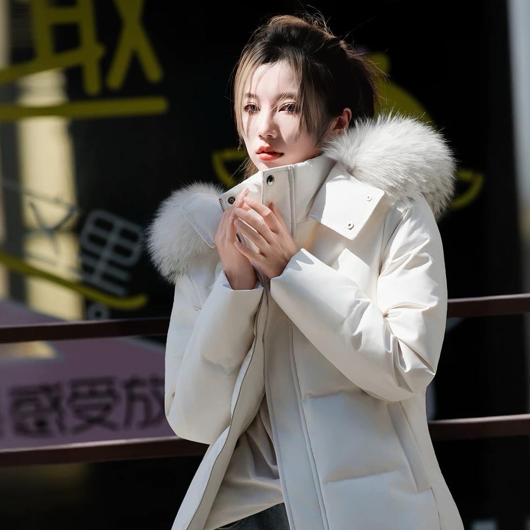 雾绒岛羽绒服店