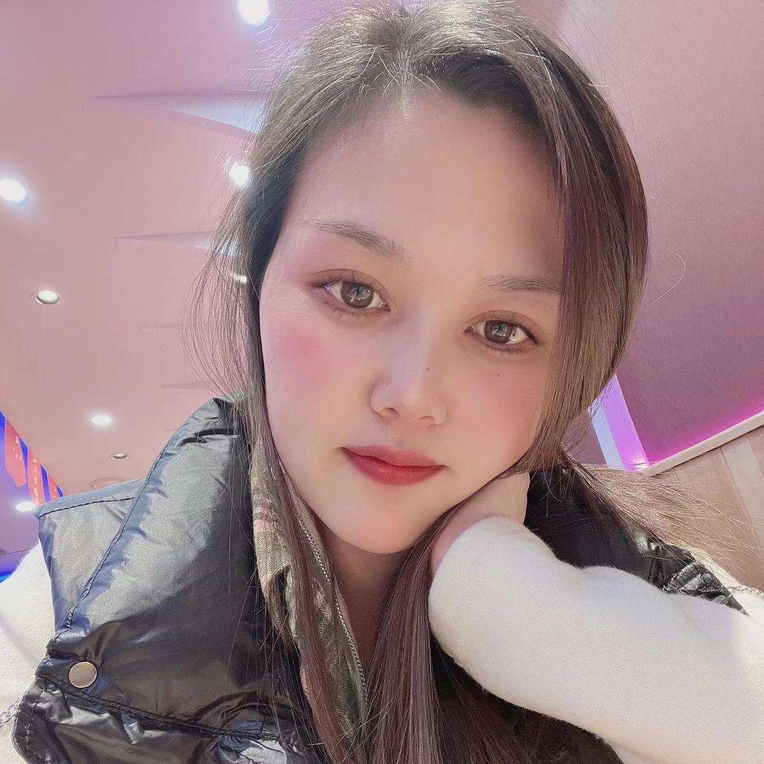 赵  婧