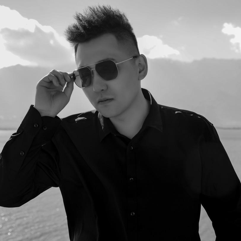 子龙  |主持人