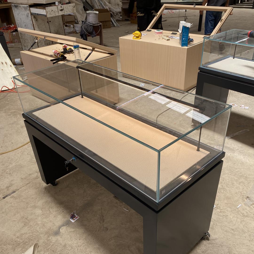 抚州市欧莱镁展柜制造有限公司