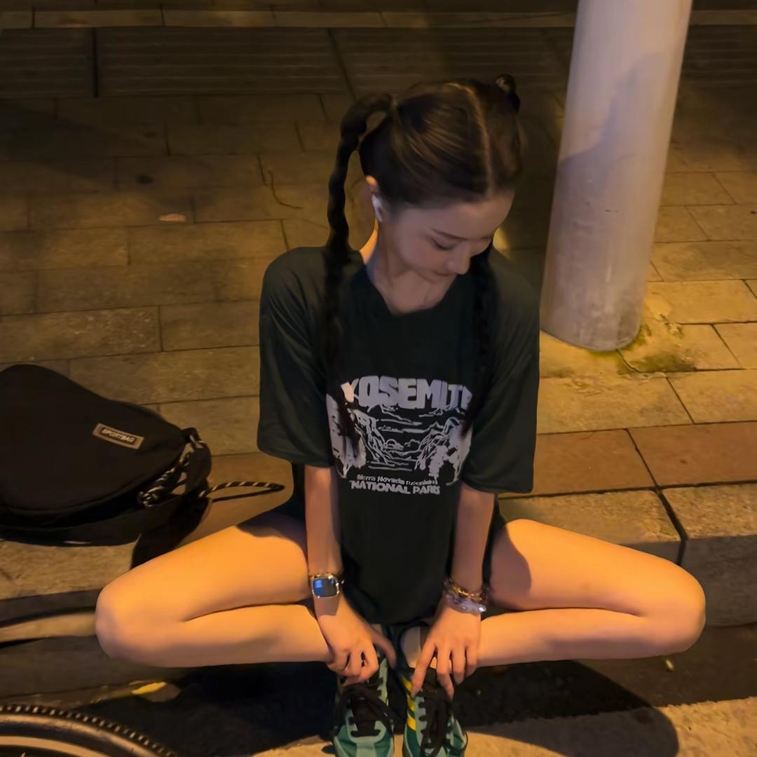 骑老奶奶闯红灯