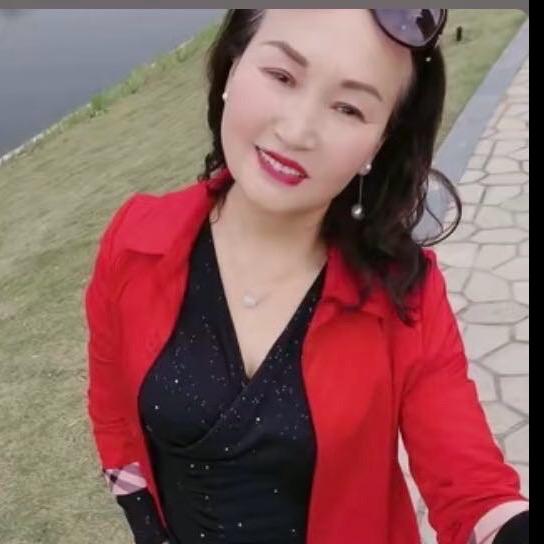 彩云姐姐  每天下午(13点38分开播)