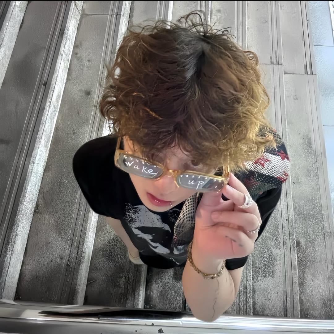 头戴胖次卖苞米