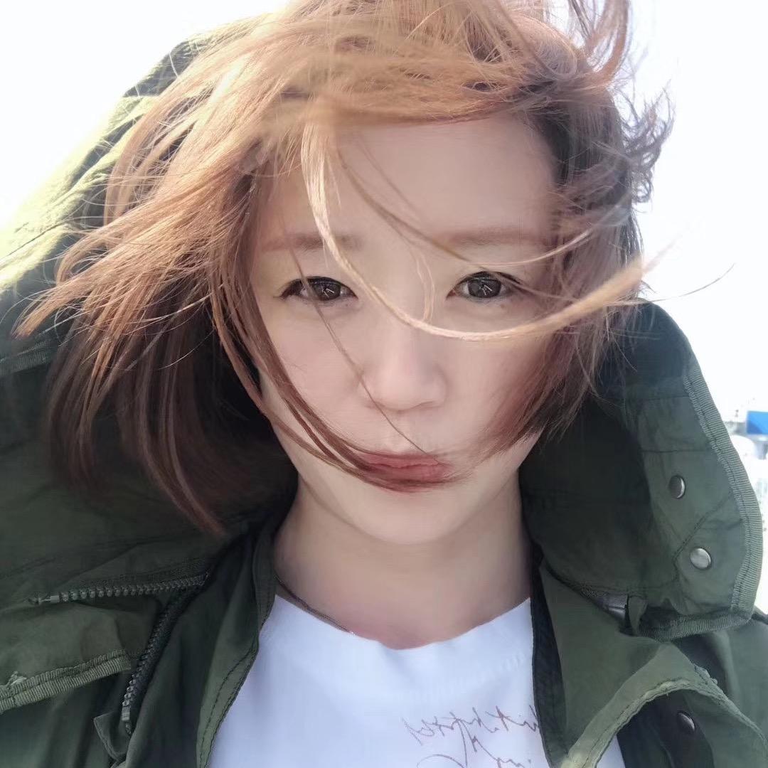 昂贵的背影