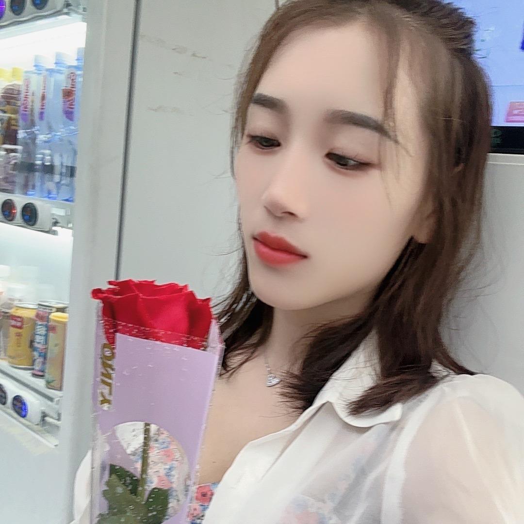 依依