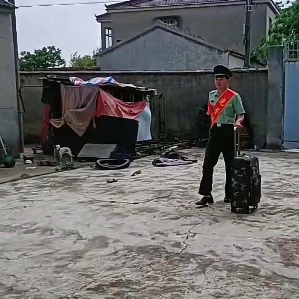 句容尹小