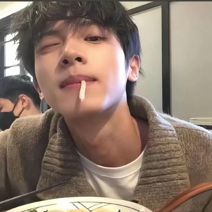 不太能吃的小新