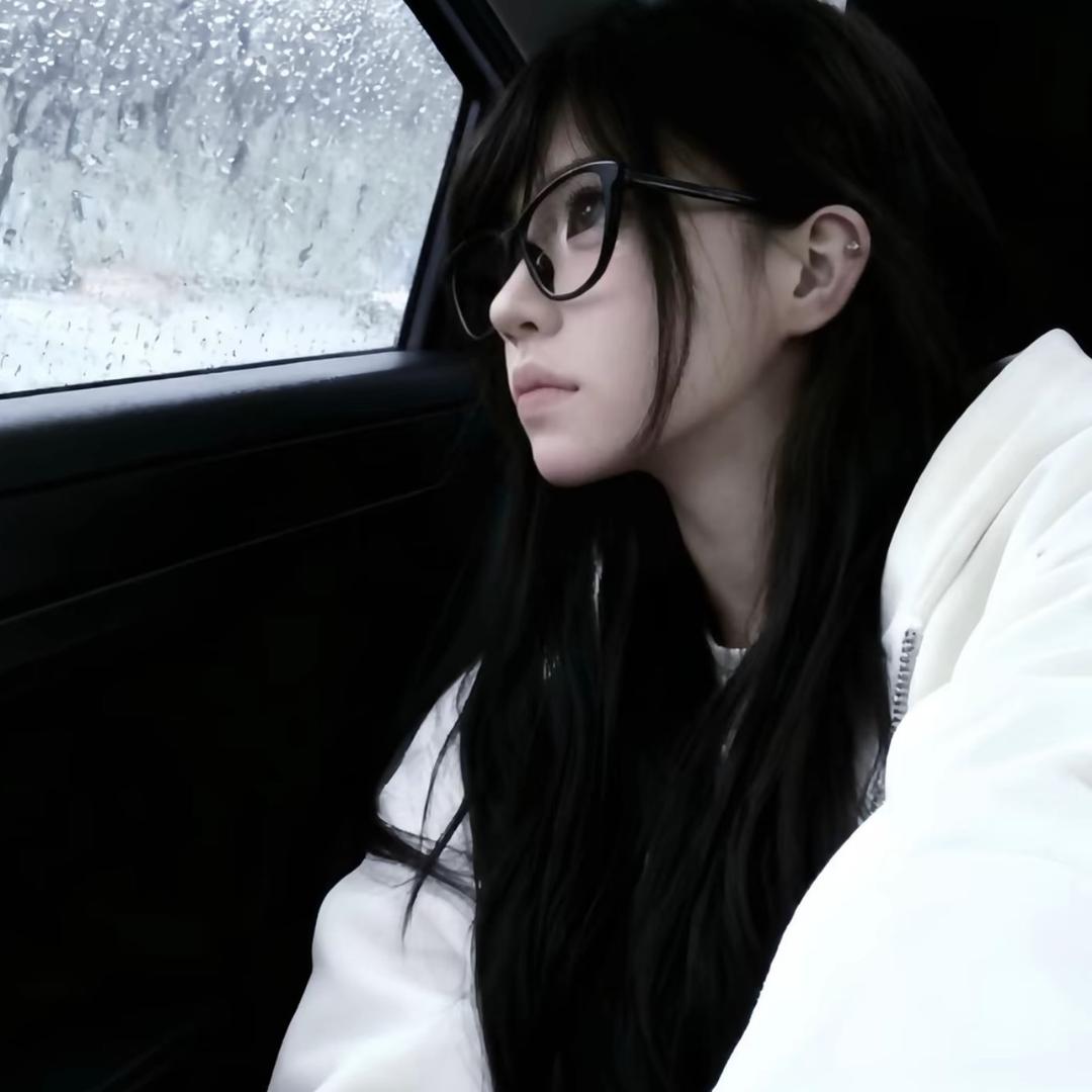 yi月