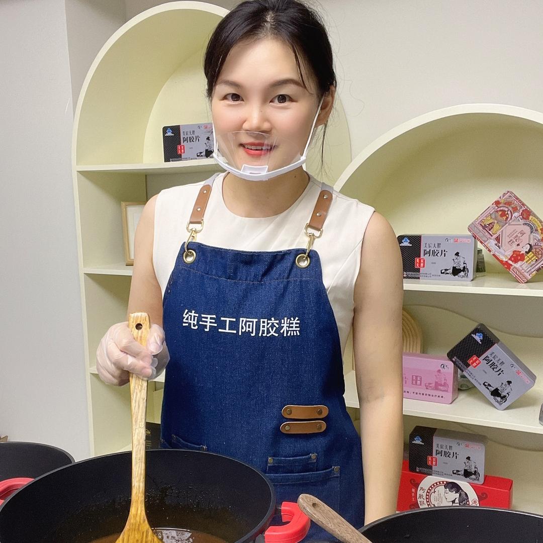 任菇凉爱养生·制胶工匠