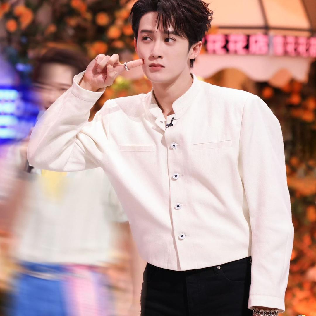 小白追J-C-T