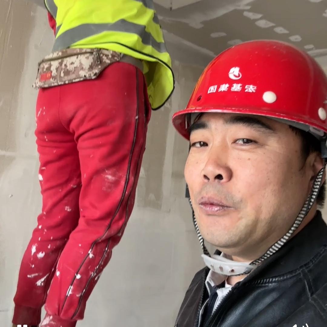 大王在工地