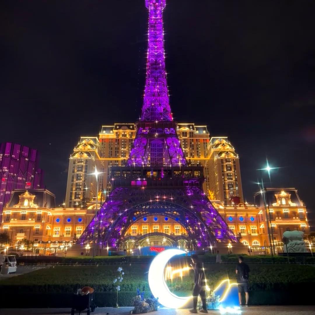 奥特莱莱奢品店