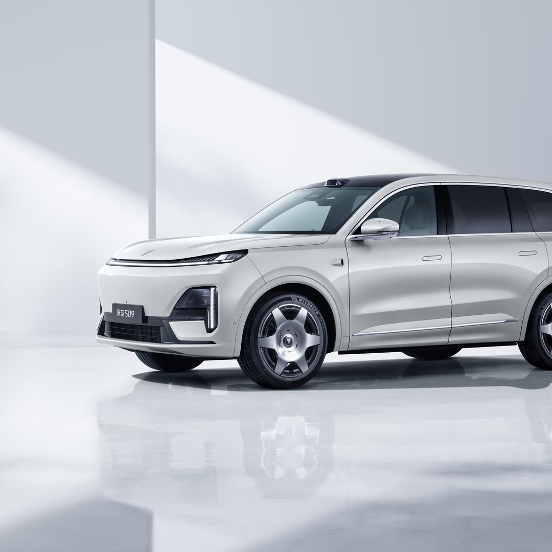 深蓝汽车S09信阳平桥店