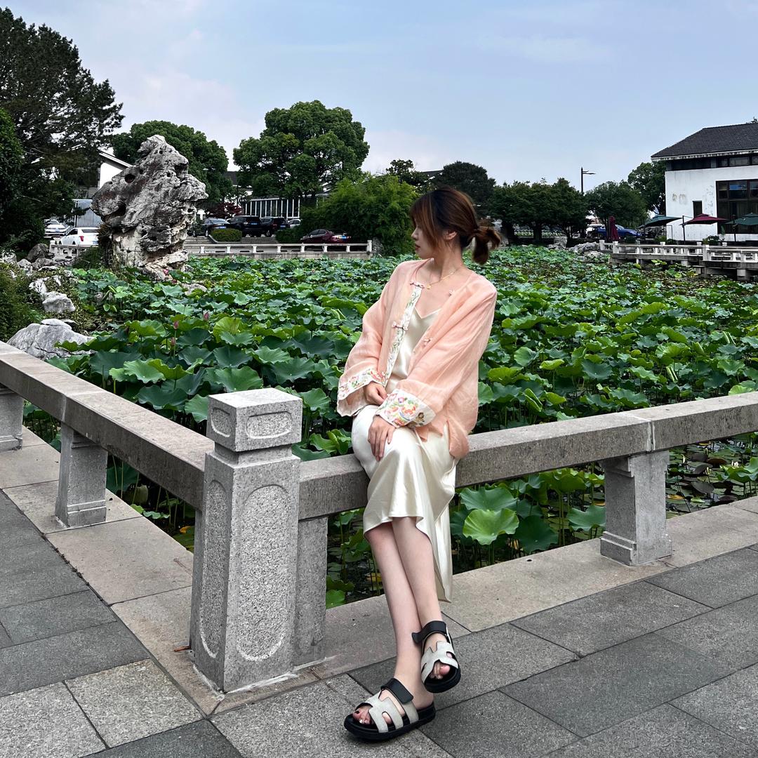 不爱吃菠萝（中高端精品女装买手