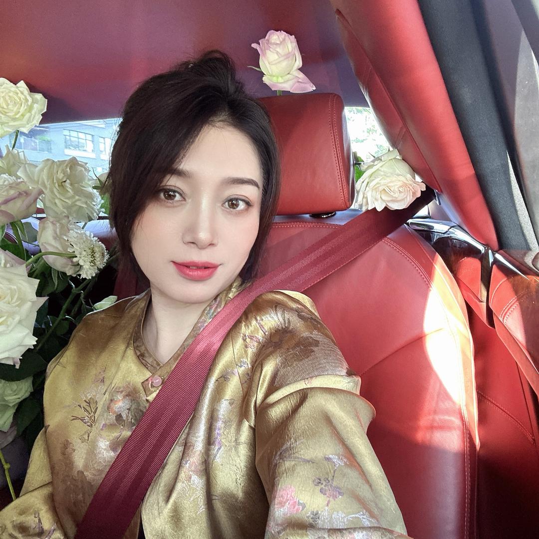 在呼市会接睫毛的霞霞