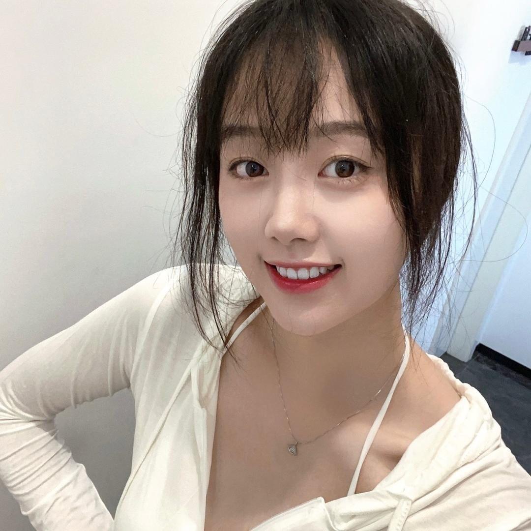 娜娜爱喝酒（不定时直播）