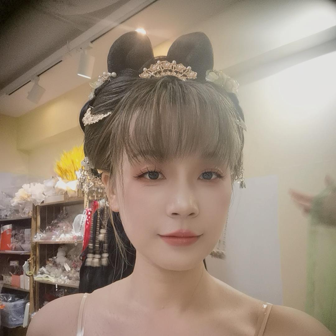 詹姆士男发馆~十一头疗修面师