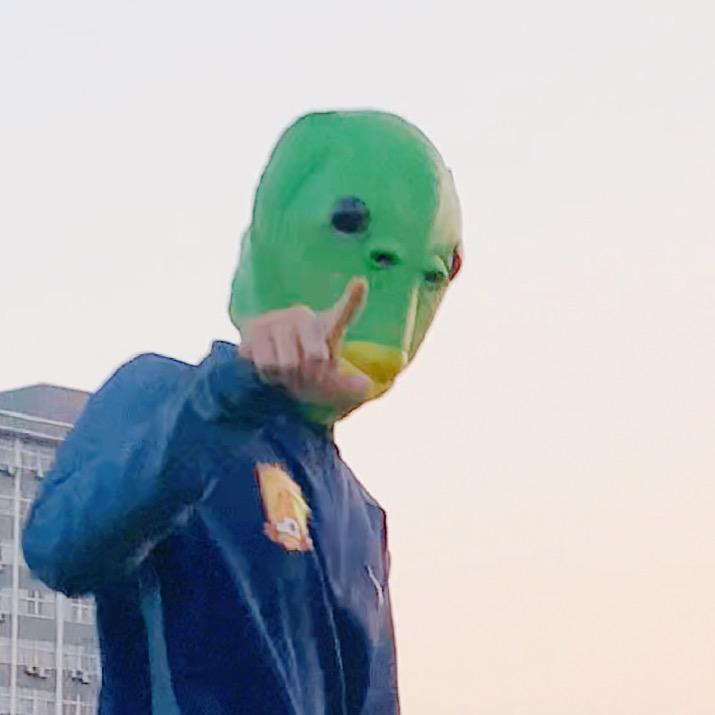 会踢球的鱼头怪
