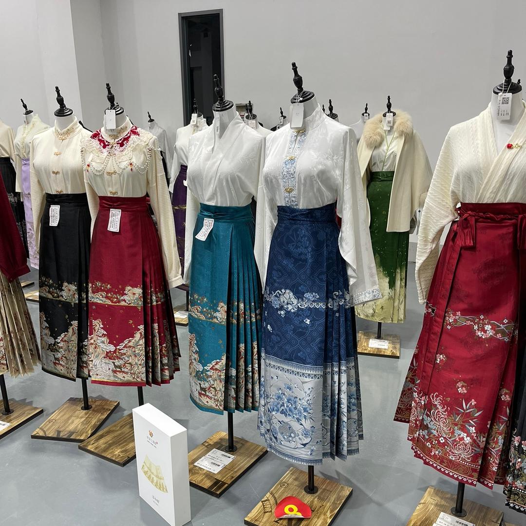 洛如嫣精工马面裙