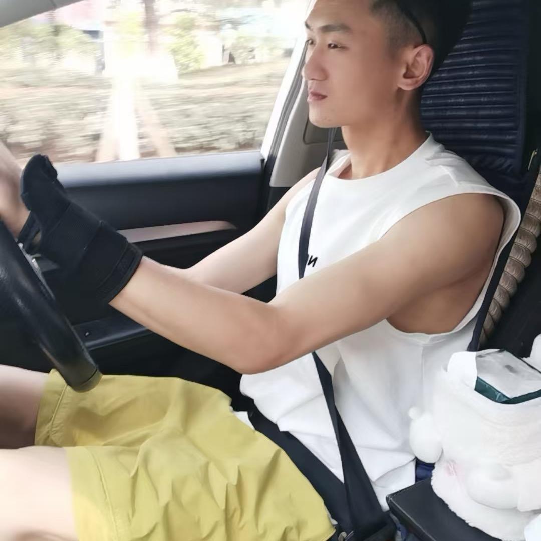 @人潮拥挤我却遇不到你🌸🍃