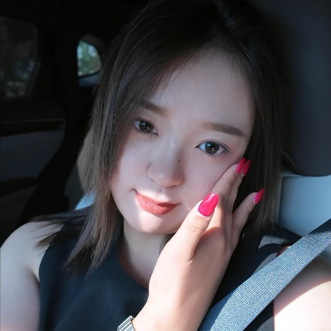 _小张美美🥃ᶻ.（卖光腿神器一女的）