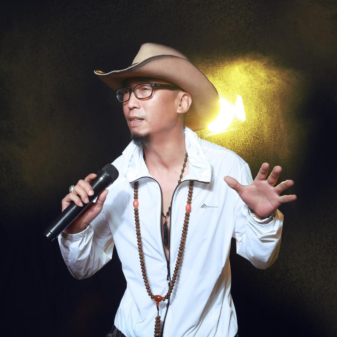 扎西哥（问花村村晚大舞台联合创始人）