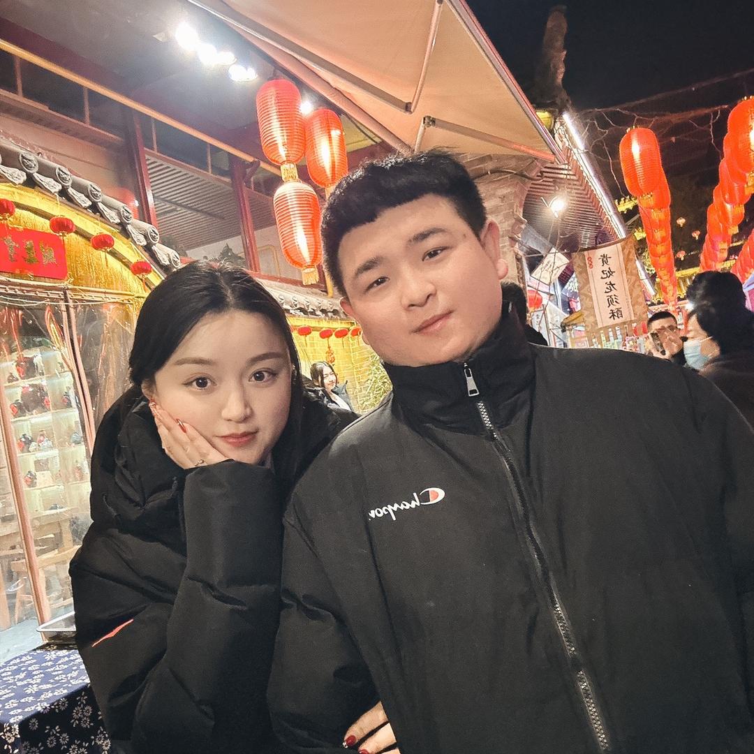 摆摊卖佩奇🐷