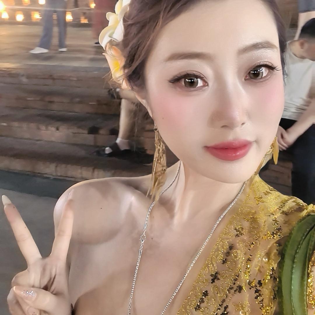 李里里