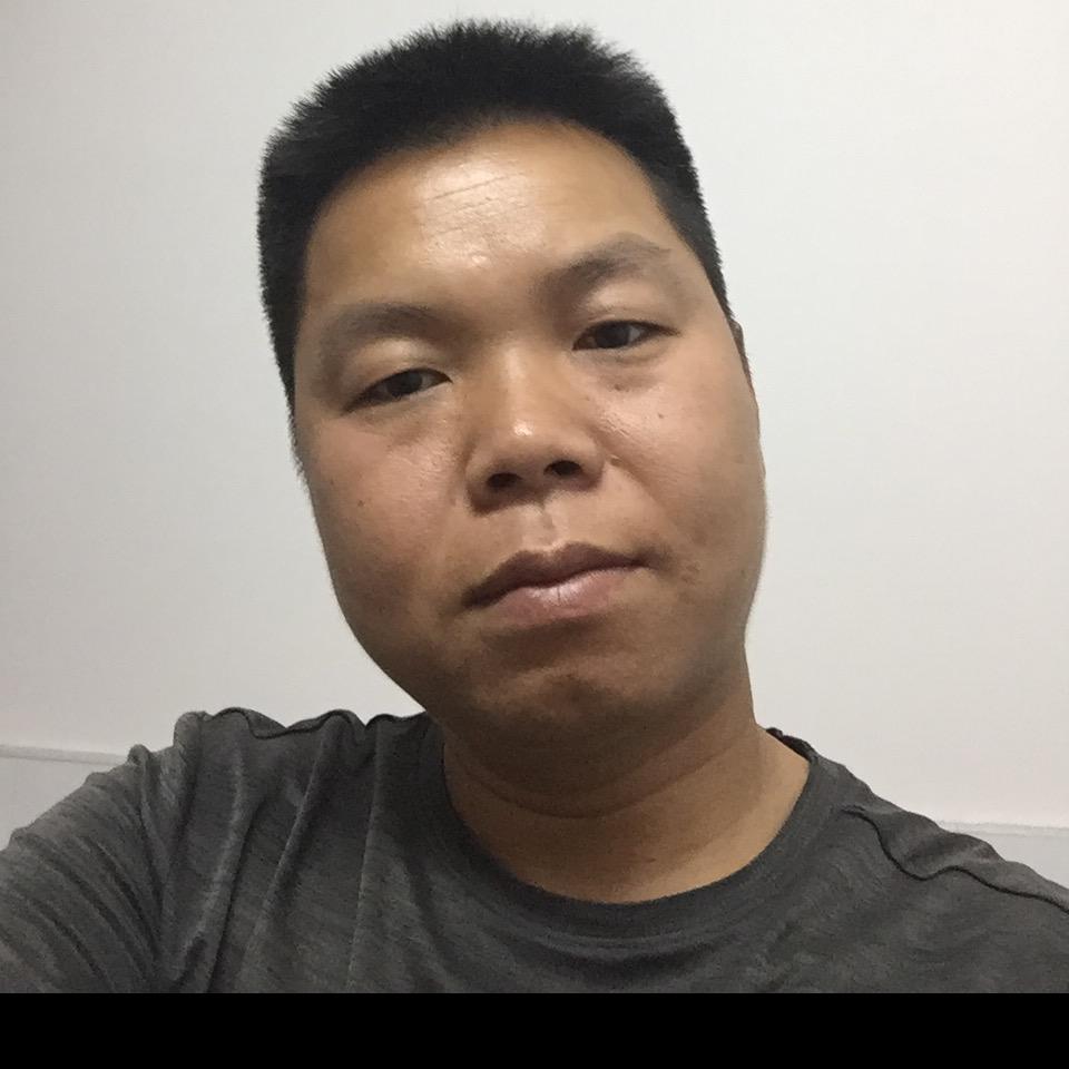 强哥大口吃肉