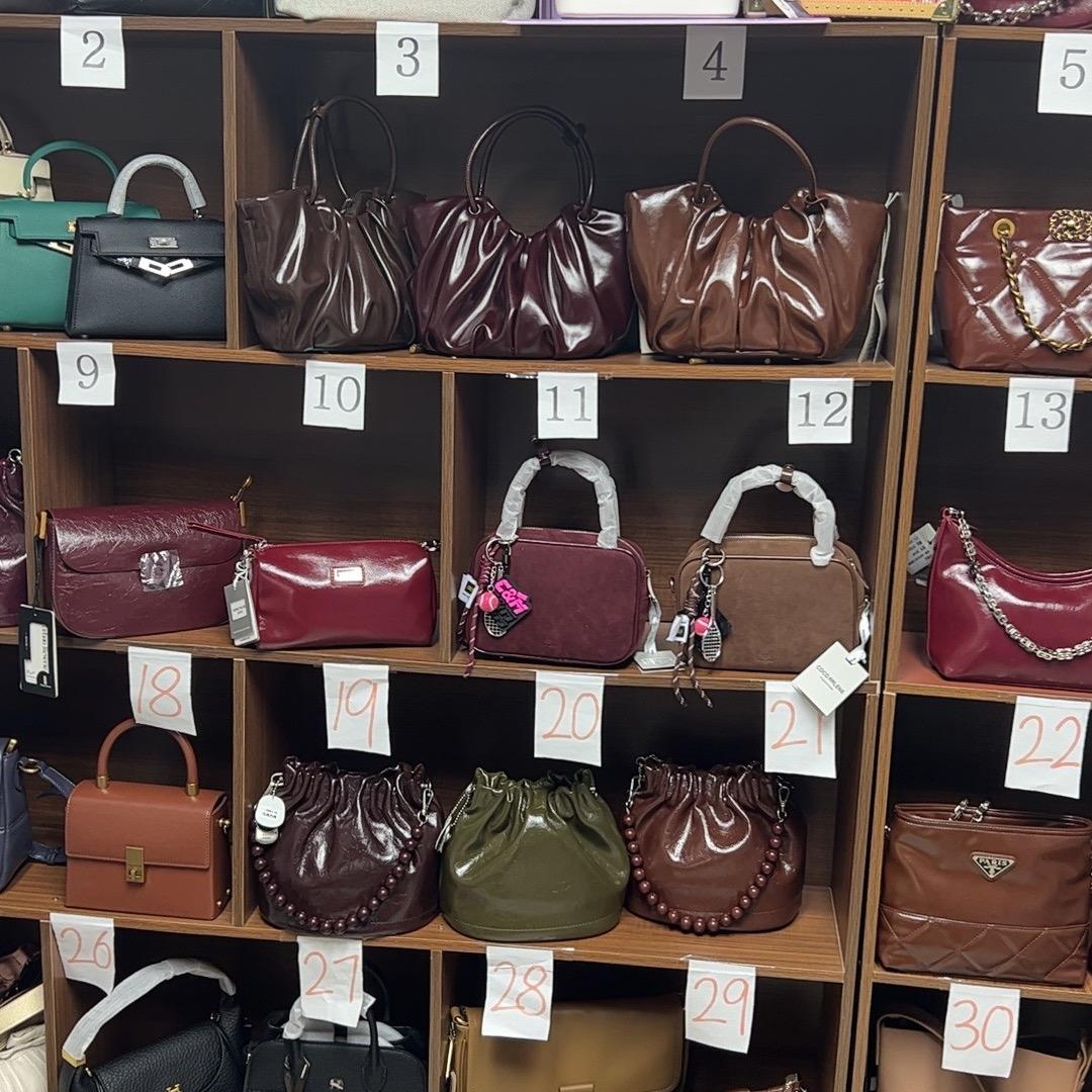 半斤八两轻奢真皮女包