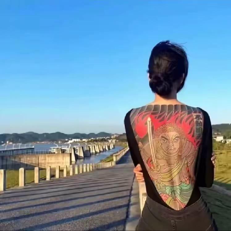 是童不是董·