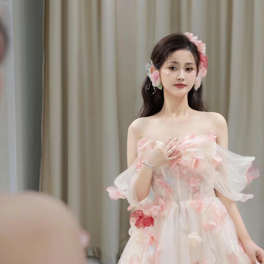 万达喜婚纱礼服工作室