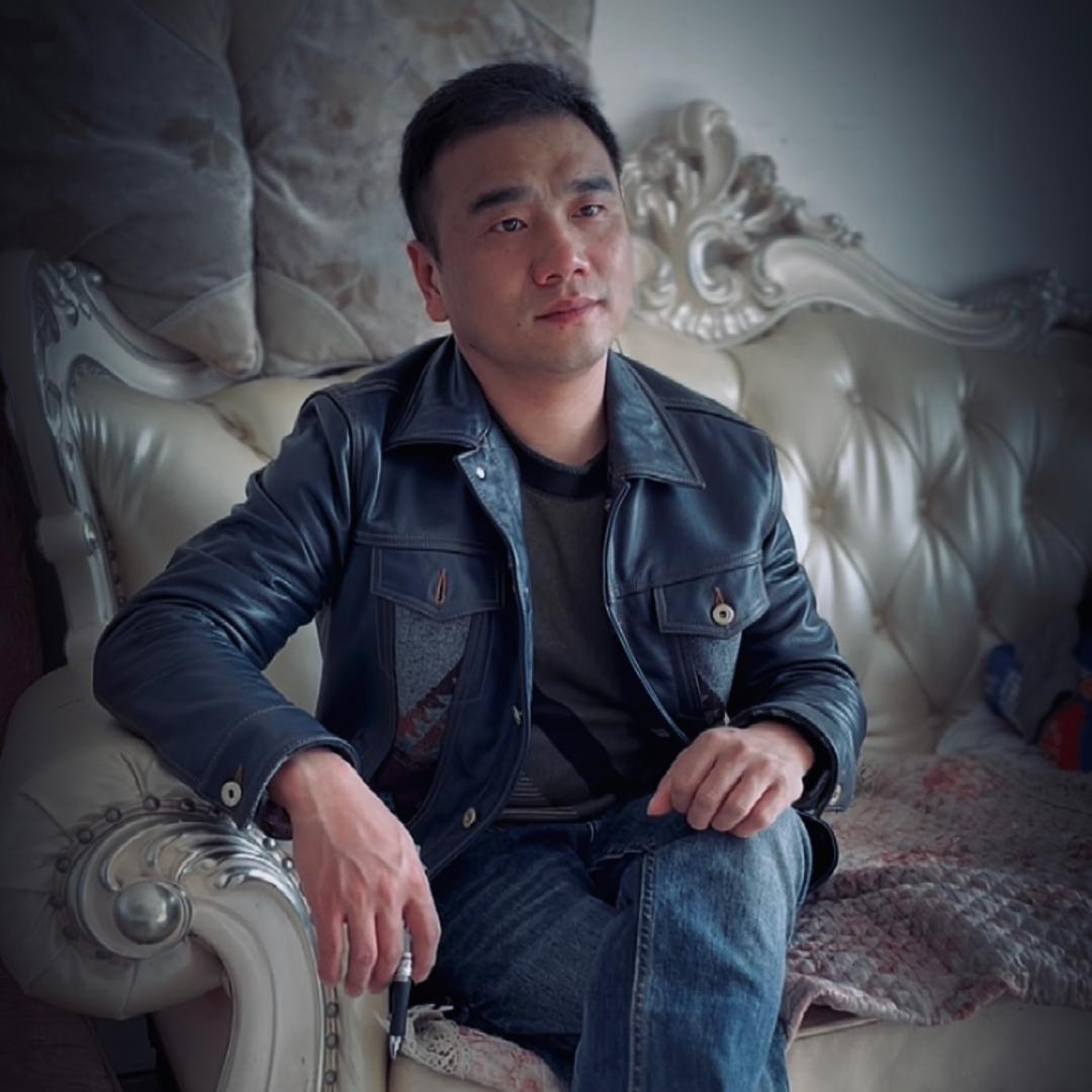 金飛（成都瓷砖美缝 打胶）