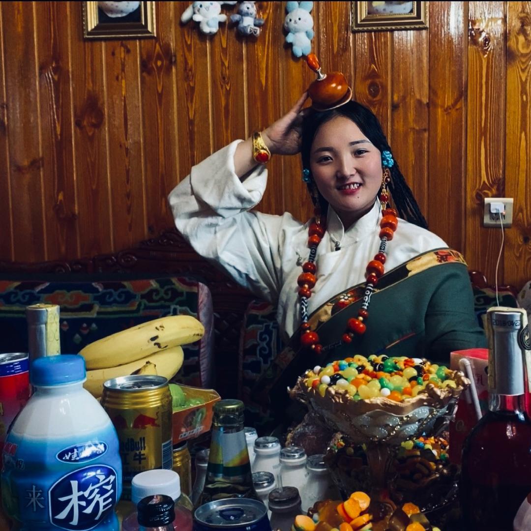 康巴藏服装店