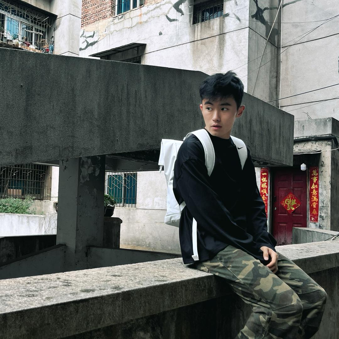 杨锦男